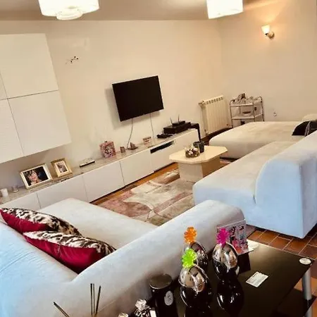 Privee Avec Lit King Size - Sdb Partagee Bed & Breakfast Terwagne